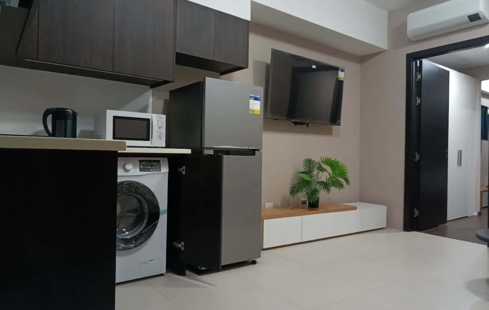 Hotel Aeontower Suites&Hotel By Cmc Davao Philippines